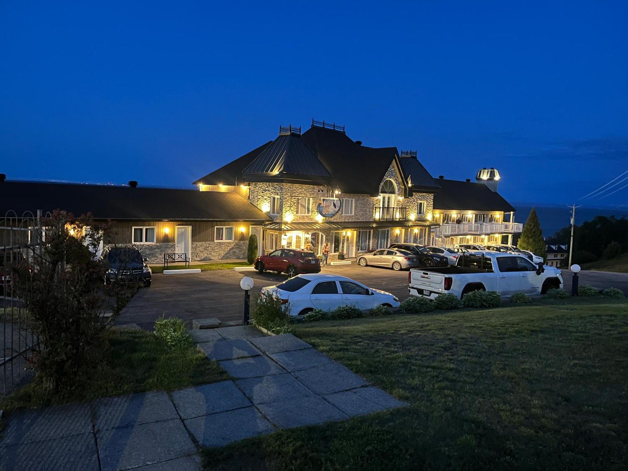 Motel Vue Belvedere Сен-Симеон Экстерьер фото